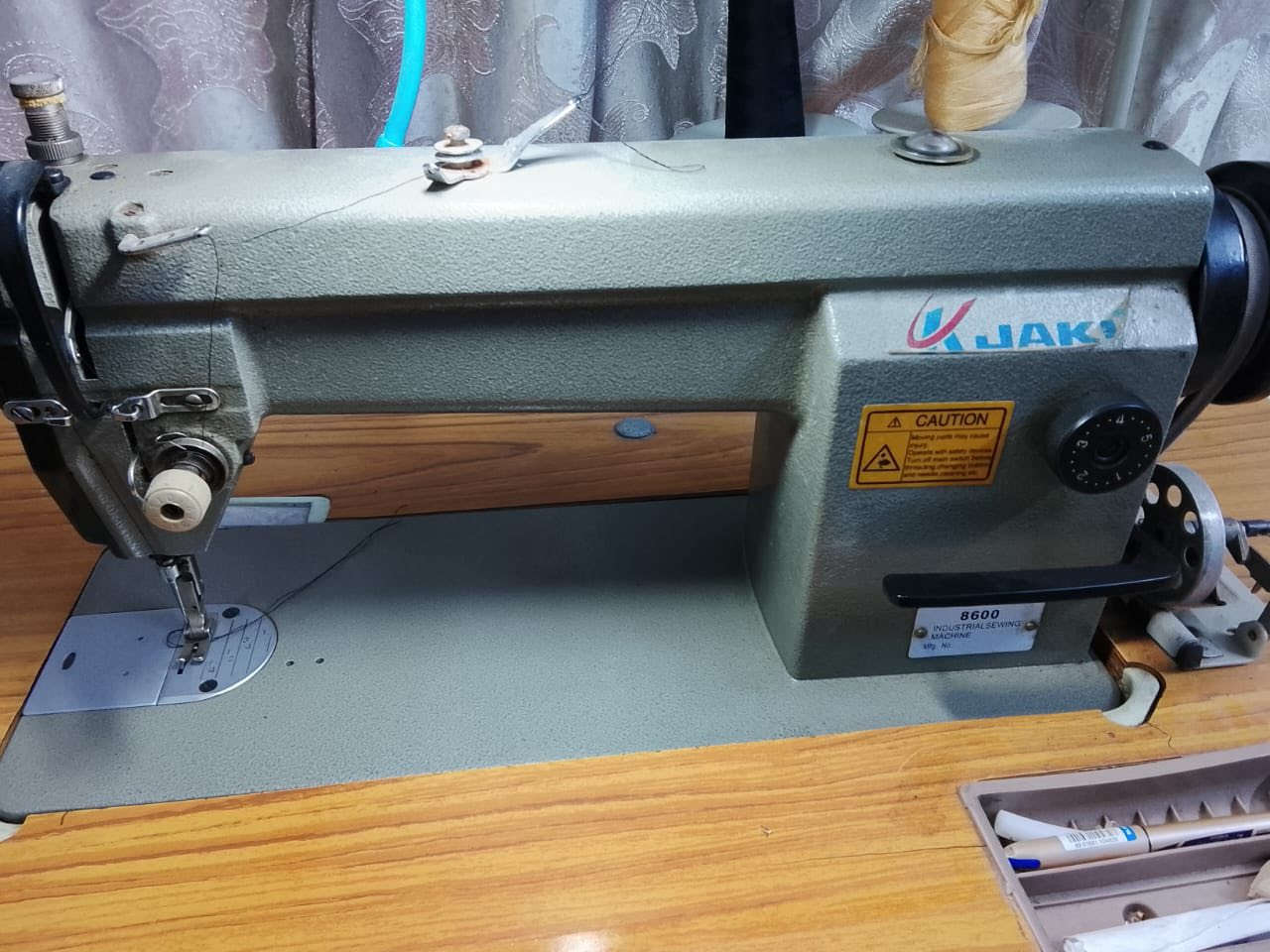 مكينه للبيع نظيفه تخبل السعر ٢٥٠ للاستفسار ‭٠٧٧١ ٧٥٨ ٨٧٩٨‬
