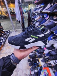 ريبوك • مقاس ٤٢ • كرادة داخل