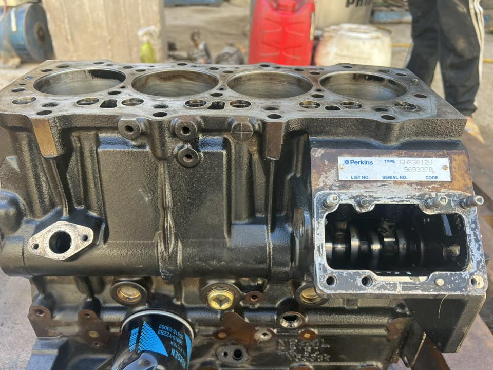 البيع سلندر 4 بستم مع كور مع بساتم ت ***********
