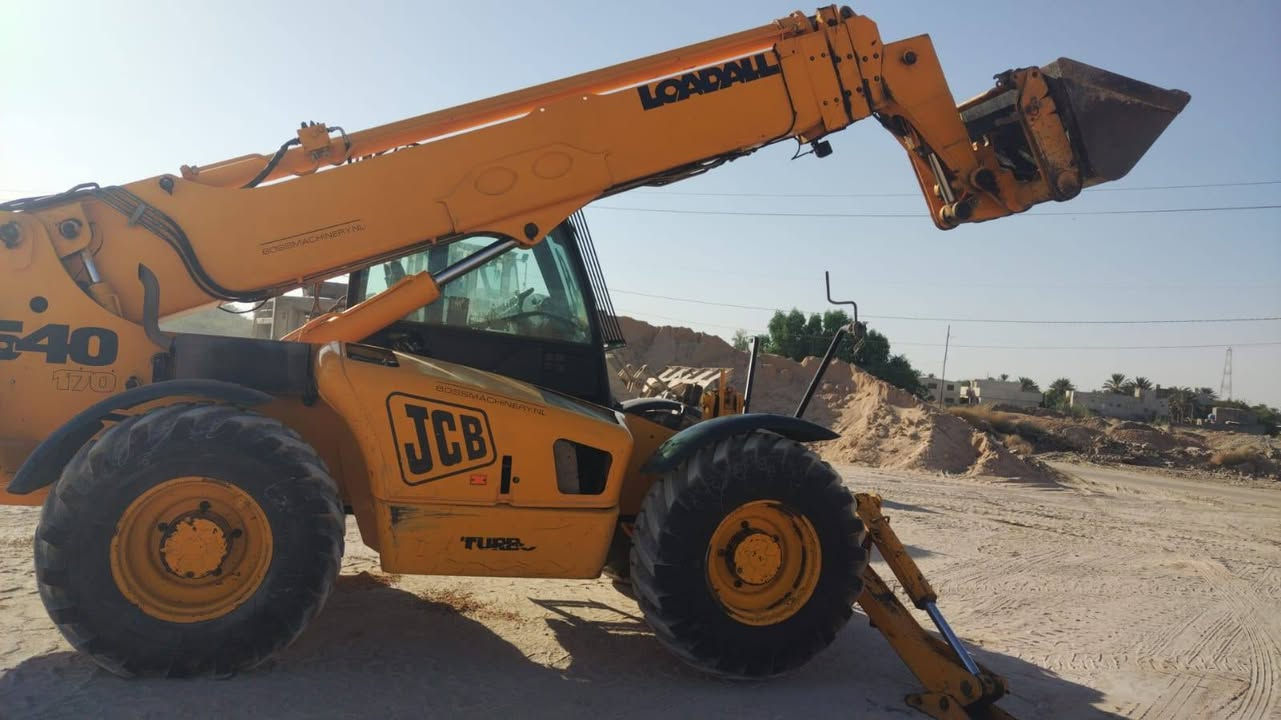 السلام عليكم للبيع رافعه شوكيه ١٧متر موديل ٢٠٠٢ رقم صلاح الدين 
جاهزه للعمل مكينه مكفوله تبريد شغالشرط التحويل  المكان بغداد رقم الهاتف ***********
