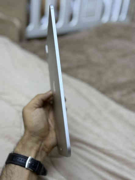 Ipad pro m4 
11 inch
256 GB
بطاريه 100
مشحون ١٠٠ مره فقط
نضافه جدا عاليه
مثل ممبين بالصور

السعر مليون و٢٥ الف
صليخ شارع ال٦٠٠
فرع مجمع الكوخ
***********
