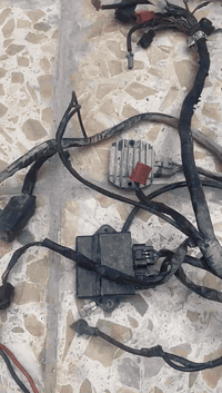 السلام عليكم ضفيرة مال فحل كابريتر كلش نضيفة وياهة العقل وال مجامع والجوزة وال شخاطة وهذا مال شحن نسيت اسمة و باتري يعني كاملة من كلشي وكلهة شغالة سعر ٧٥ وبيهة مجال مكاني بغداد الشعلة أي ستفسار خاص او واتساب فقط *********** توصيل موجود تحياتي للجميع
