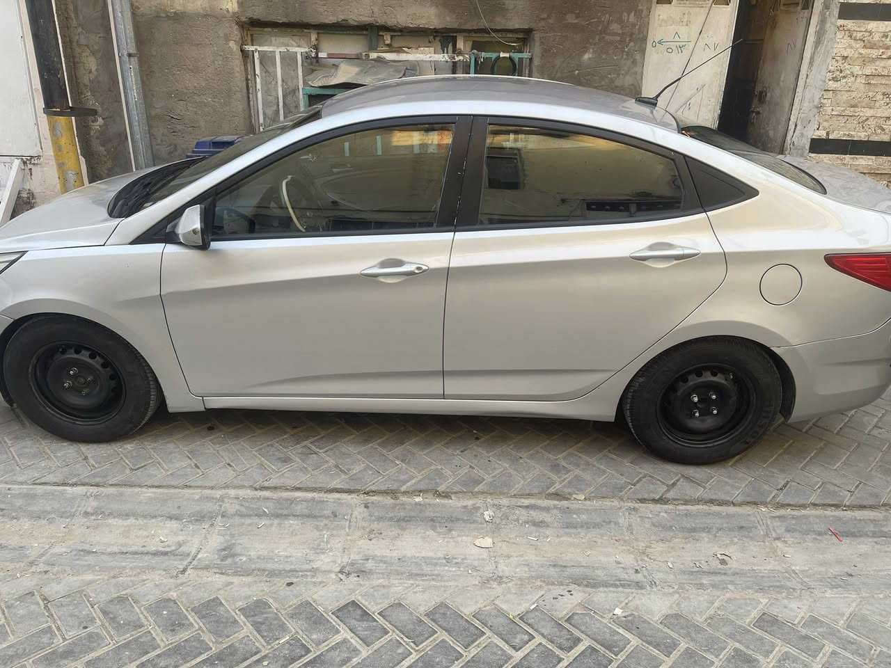 اكسنت 2016 امريكي 
محرك 1600 ماشية 90 رقم سنوية بأسمي تحويل مباشر گير محرك خير من الله صدر  امامي خلفي كلة جديد دهن وفلتر جديد حادثهة جاملغ ايسر فقط بيها بارد قليل وطخة بل باب سيارة جديدة خير من الله مع سويجات 2 بغداد مدينة الصدر/ *********** السعر ٩٢ وبيهة مجال بخدمت الطيبين
