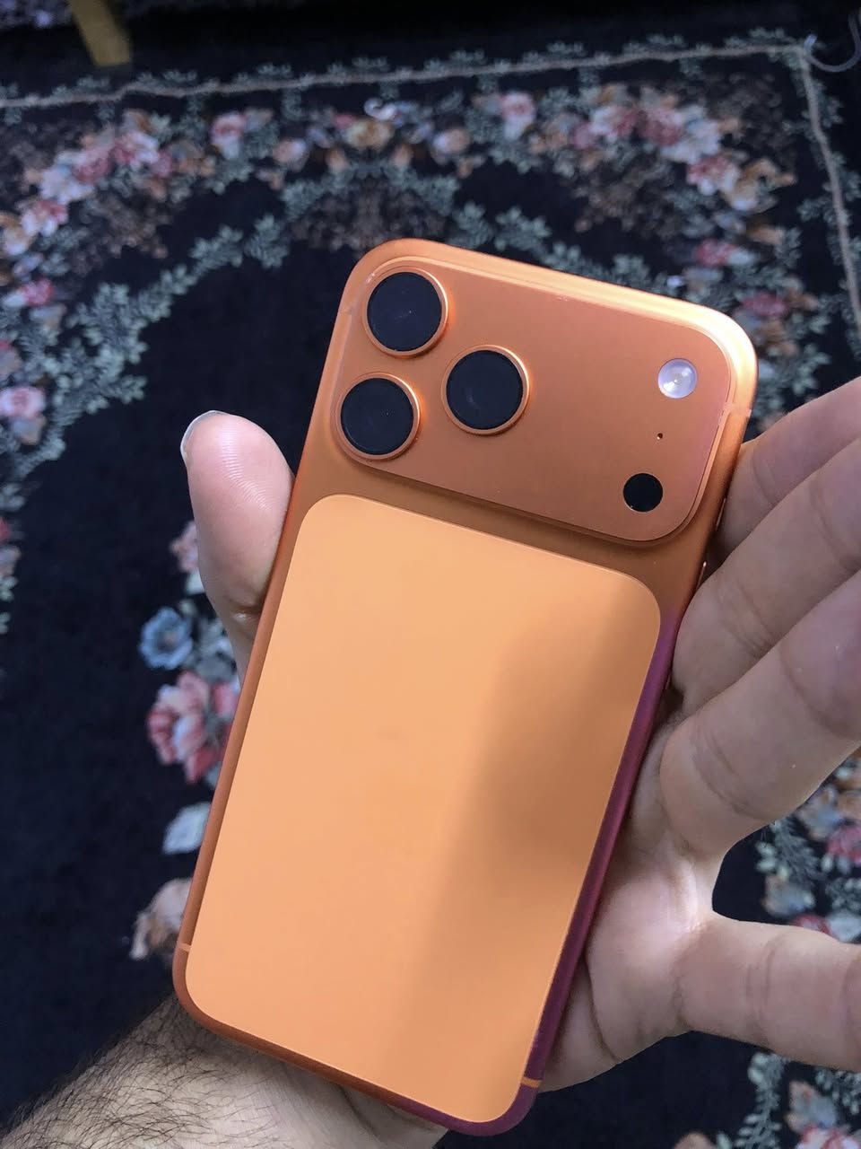 سلام عليكم 
ايفون 17 بروماكس esim ذاكرة 256 بطارية 100 بعدة بل ضمان بس صار بي تغير لون بصفحة جوة زر الينصي 
سعر 1800
***********
