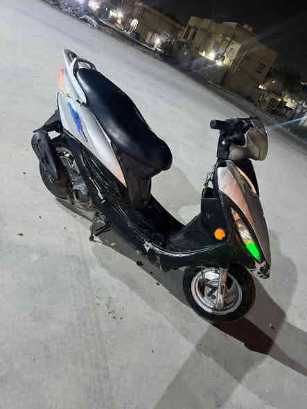 سلام عليكم
جي فور للبيع 
كهربائيات كلها شغاله نكره سلف وهندر 
مكينه مامفتوحه شلعه ومعدل الدراجه ماعوزها شي 
سعرها 375 وبيها مجال بسيط 
واتساب ***********
