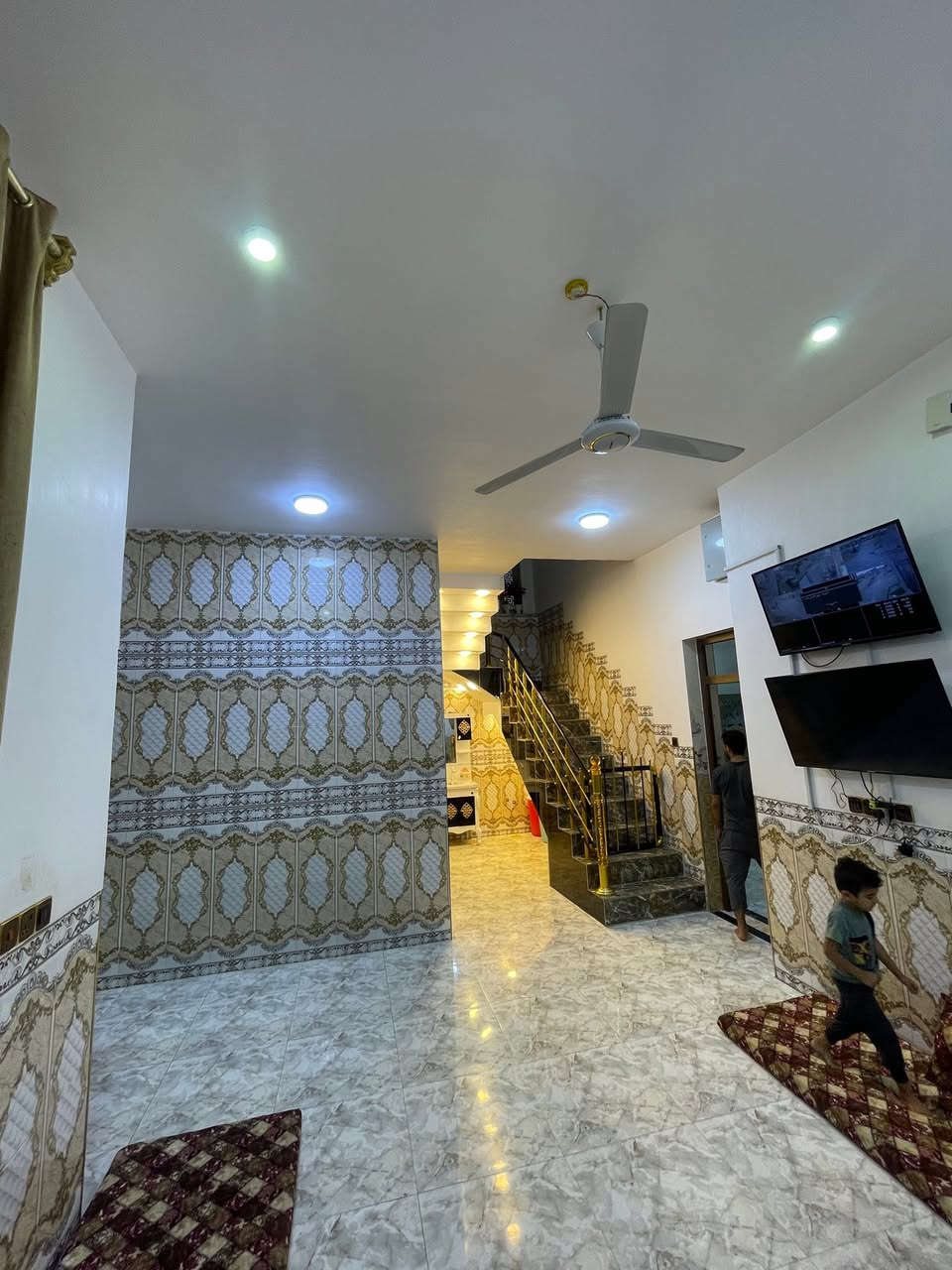 بيت البيع ركن الموقع / الرمادي /6 كيلو /قرب مجمع الهندسي/ وقرب قيادة شرطه الانبار
المسساحة 200متر 

تفاصيل البيت /  طابو صرف / طابقين الول بناء حجر طابق ثاني طابوك بيت فول كامل ناقص بس واجهيه/قريب على شارع15

السعر 110مليون وبي مجال عدد القرف5/ 

للاستفسار ***********
