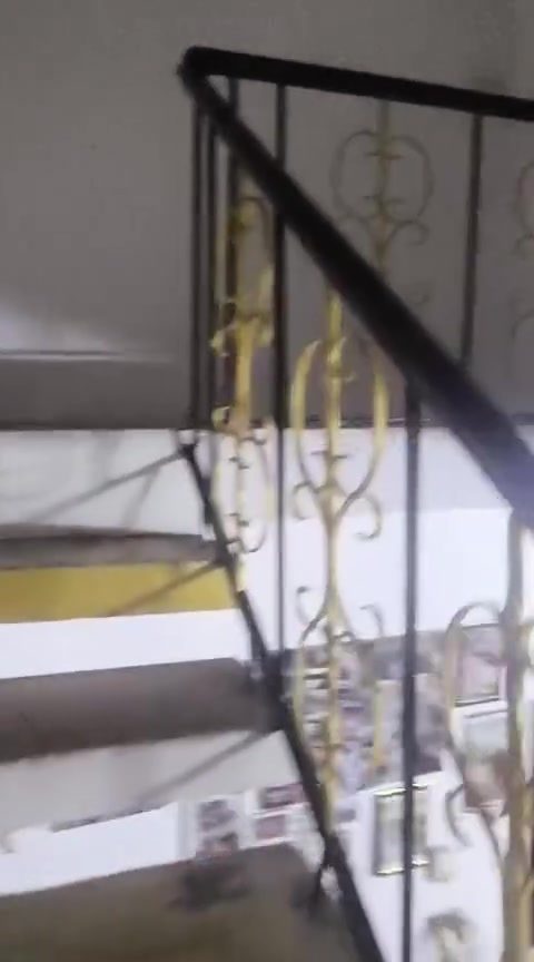 السلام عليكم بيت للبيع المساحه ٢٠٠ متر التحرير  السكك  للإستفسار اكثر ***********
