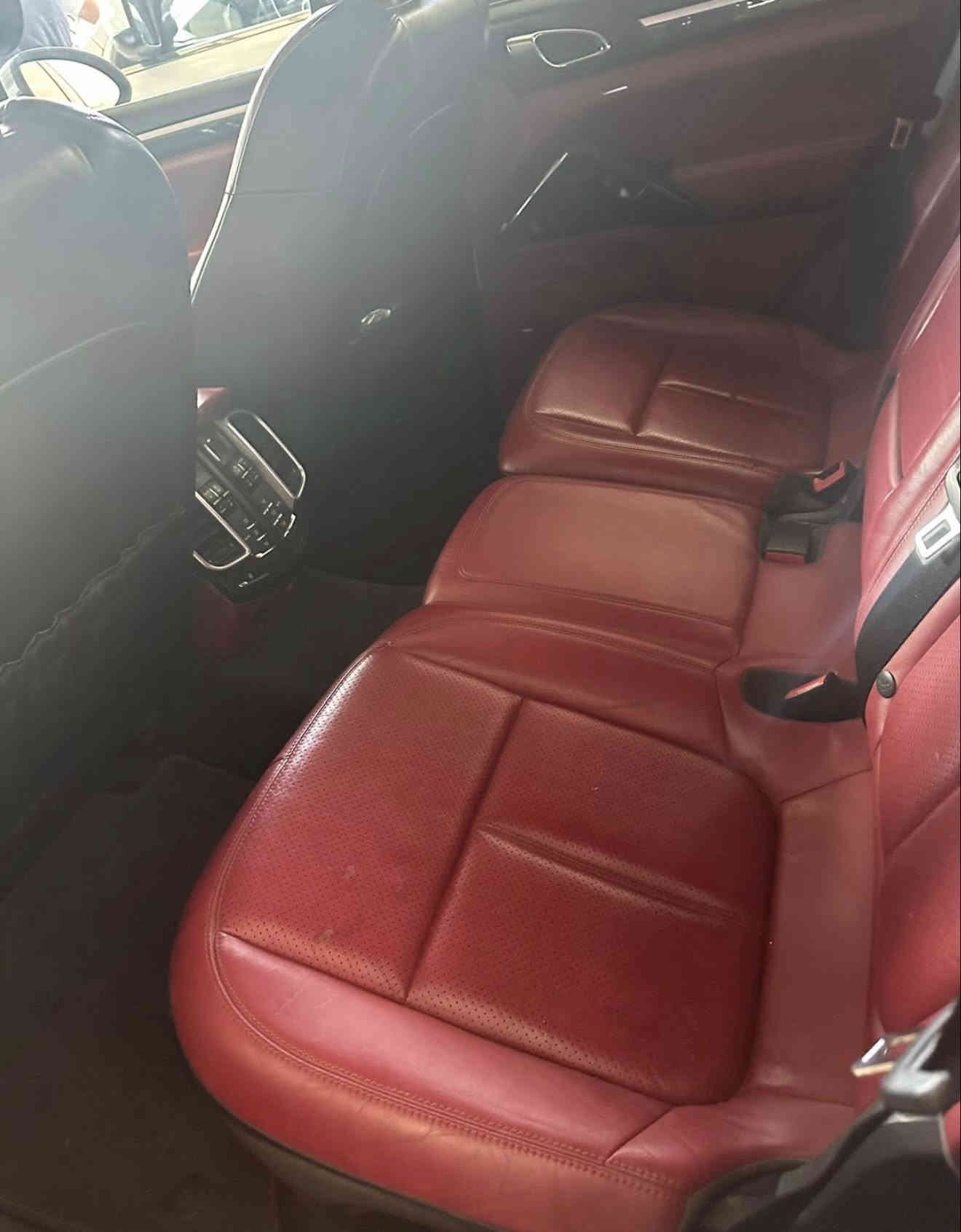 للمراوس او للبيع بورش كايين GTS 2014 نادرة كلش قليل منها بالعراق
محرك 8 4.8 تنفس طبيعي وبيها اكزوز بلادي صوت كلش حلو

تحكم مقاعد كهرباء

شاشة لمس

 داخل مميز جلد احمر مع قماره كنتاره

جكات

فور ويل

بانوراما

كاميرا خلفية

حساسات 360

مانع انزلاق

خزن ميموري للمقاعد 

تدفئة تبريد جميع المقاعد

مثبت سرعة

بصمة

مري شفط

صندوق كهرباء

مراقبة نقطة عمياء

هيتر ستيرن

تعرف على اشارات المرور

تحكم في درجة الحرارة

فرملة طوارئ

مصابيح ليد امامي خلفي

رادار

ستائر خلفية كهرباء

وبعد هوايه مواصفات بورش معروفه مواصفاتها

رقم السيلمانية وكالة او تحويل بالخدمة

اعتذر الصور موشي راسلني ادزلك احسن

السيارة كلين تايتل قطرة صبغ ماكو كليننن وعليها ادامة كاملة دسكات دهن فلاتر فلنجات تايرات وتصليحها موجود بالكرادة

السعر 340 يعني 3 شدات 40 ورقة وبيها مجال انشاء الله

***********

مكان ديالى.
