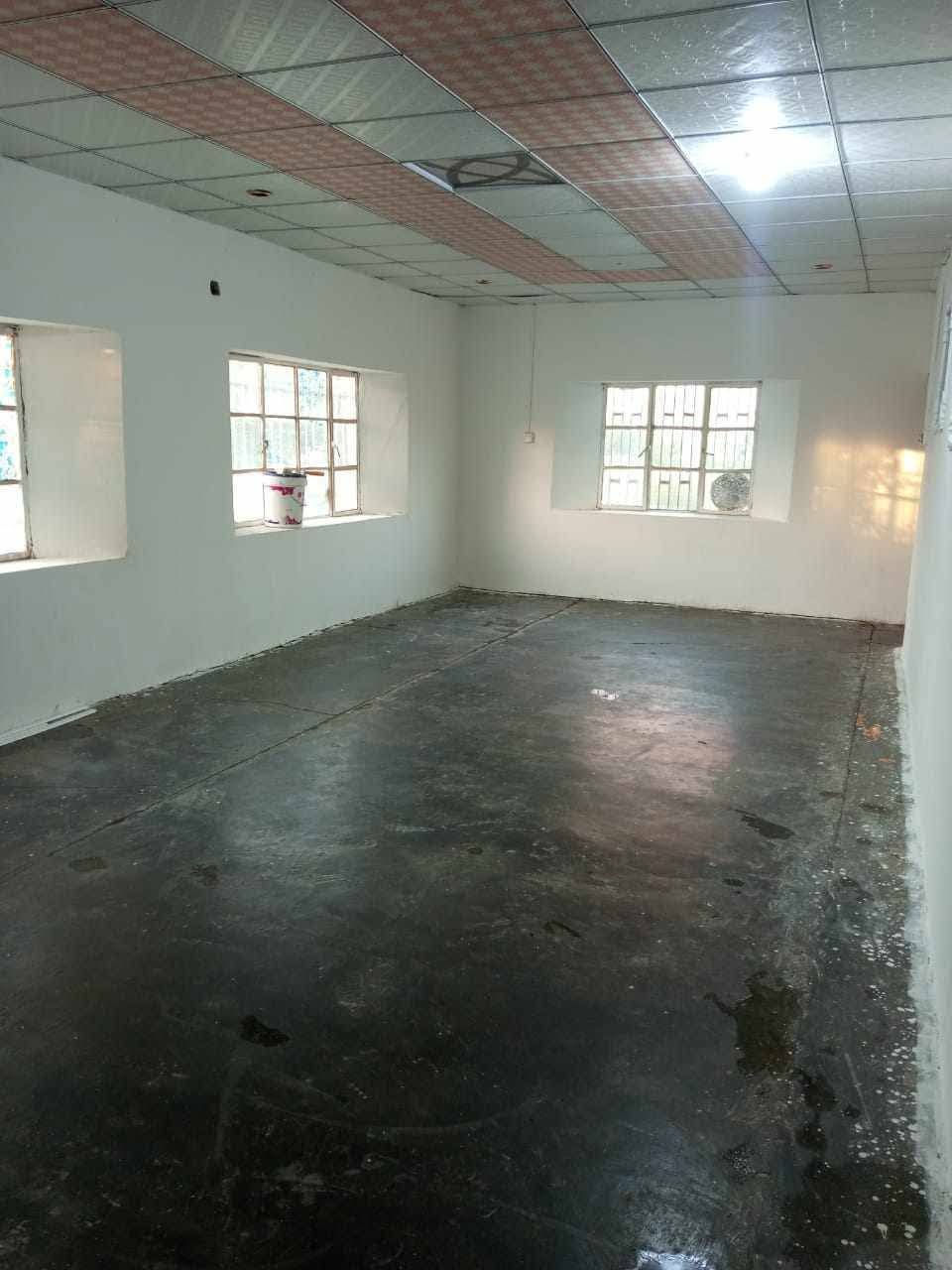 دار سكن للبيع. 
في وادي الخمسة. 
قرب جامع السنة. 
مساحة الدار 1000م. 
800طابو صرف 200م غير مسجلة ضمن الدار. 
المحتويات. 
🔹ديوان9×5
🔹هول 5×4
🔹مطبخ بارد 4×5
🔹مطبخ حار. 2×2
🔹غرفتين نوم. 5×4
🔹صالة داخلية 3×4
🔹حمام وتواليت سيراميك. 
السقف شيلمان. 
الأرضية صب ناعم. 
يوجد مخزن خارجي 
يوجد حديقة امامية. 
يوجد حديقة خلفية 
السعر المطلوب 55وبه مجال قليل. 
عنوان المكتب📍 الانبار قضاء حديثة سوق الحي العسكري قرب اسواق ابو حسين 
أ.استاذ هشام حسين ابو احمد ***********واتساب ***********
رائد المعاضيدي ***********
