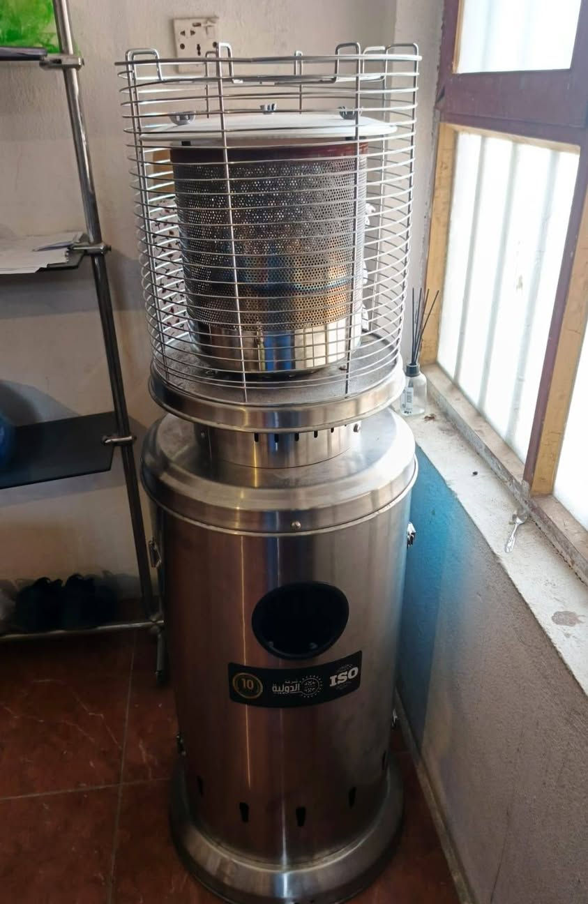 السلام عليكم مبردة كبيرة للبيع شركة العالمية وصوبة غاز جديدات بلجيس مامستخدمات فقط يومين سعر مليون اثنينهن اتصل ***********
