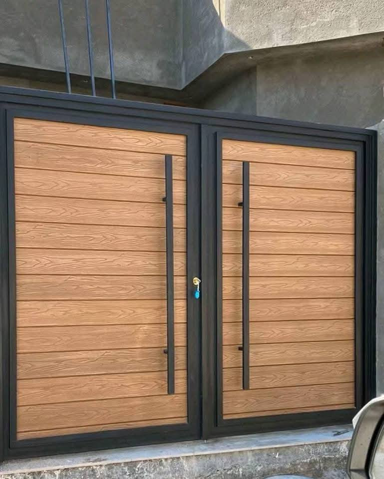 السلام عليكم
كادر متفرغ حاليٱ
صبغ جدران سنفره طلس و تصليح 
صبغ ابواب و شبابيك تنضيف و معجون 
ديكورات جبس بورد و بوردكس
ديكورات فوم واجهات
باسعار مناسبة 
***********
جزء بسيط من اعمالنه 👇
