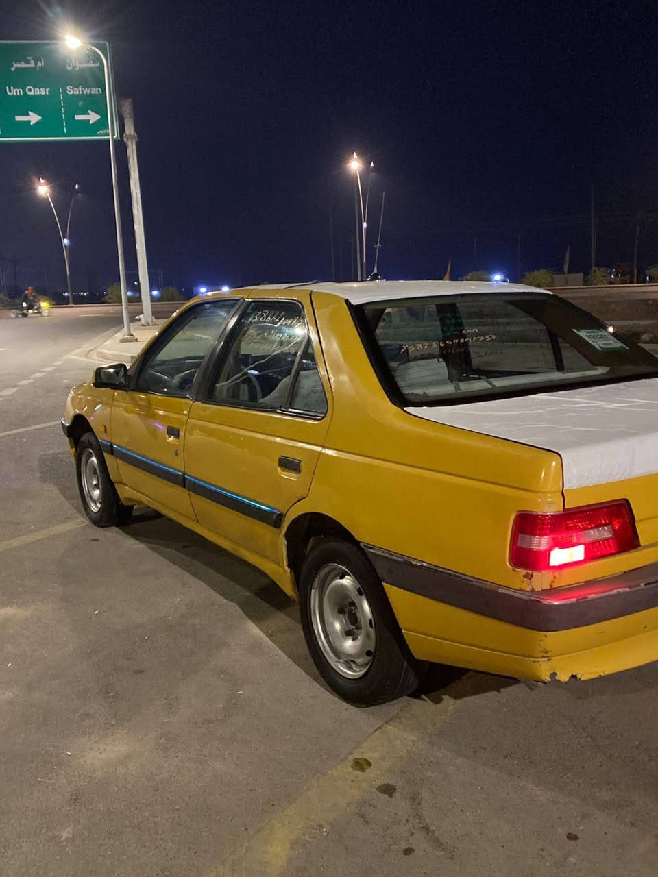 السلام عليكم شباب بيجو 405 موديل 2016 (للبيع او مراوس بيجو بارص) سياره خير من الله مكينه كير حلوات زينات حداده حلوه تبريد ثلج 🥶 ((السعر 25)) وبيهه مجال للشراي 
((العنوان البصره الزبير)) 
هاتف *********** اتصال
واتساب ***********
علماً السياره نفس الفيديو حالياً
