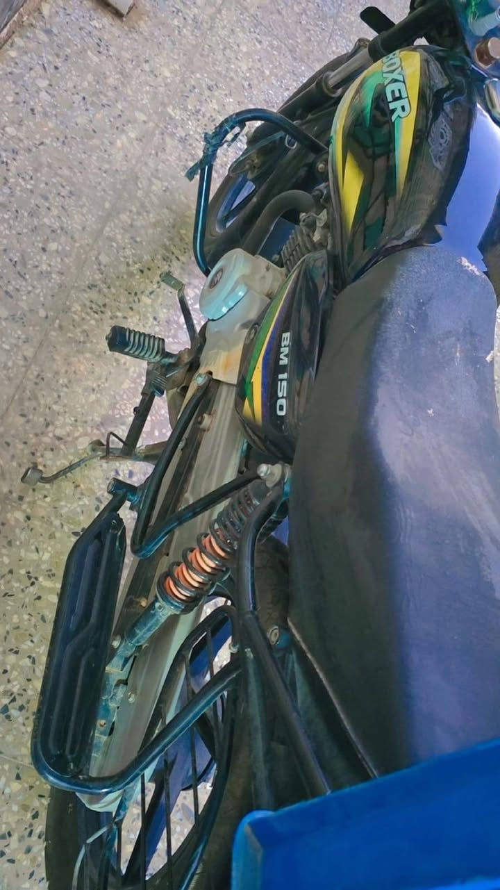 اوراق اصليه دراجه بوكسر 
حي العسكري العابد
***********
السعر مليونين وميه وخمسين وبيه مجا
