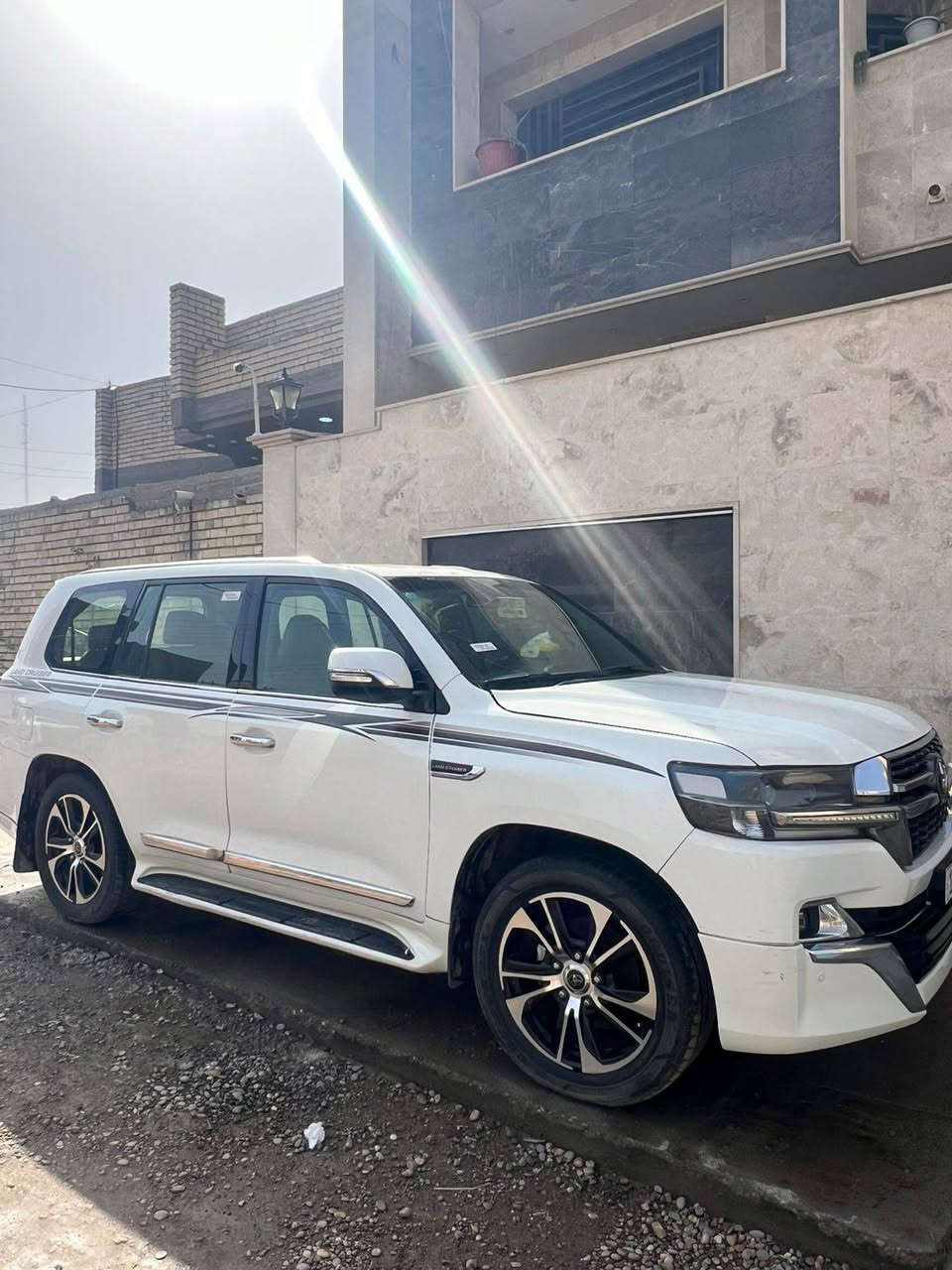 🔻السلام عليكم لاندكروز للبيع.... موديل 2010 محدثة موديل 2021 داخل وخارج  رقم بغداد دولي جديد 

🔻((المحرك 6سلندر ))

🔻السيارة بيهه جاملغ الايمن الخلفي فقط  والباقي مكفول كفالة عامة من لغود شواصي محرك كير مكفولة من الجفية 

💣غرفة وبطاين أبواب جدد مال 2021 السيارة احلى من الصور والجكسارة معروفة ما يحتاج اذكر تفاصيلهه تعال وشوف

⛔السعر 285💣 وبيهه مجال 
💢الرقم *********** موجود
