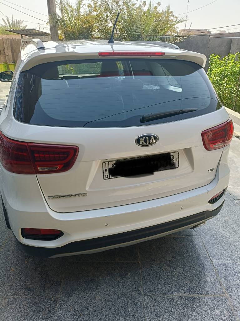 السلام عليكم... 
سورنتو موديل 18 خليجي 
رقم  ذي قار جديد...
سنويه 28.. . باسمي
 تحويل مباشر 
فول مواصفات من عده فتحه 
بصمه 
تبريد ٣ قطع 
شاشه كبيره
بردات اصلي
داخل لونين
دبل شباك اشاير مري 
2  كشنات كهرباء
كامره حساس خلفي امامي
ترحيب بصمه ابواب
لد زنون ليل نهاري
جنطه كهرباء 
تحكم سرعه 
سبعه اركب 
تخم تاير
باتري جديد
بصمه عدد 2
وبعد بيه مواصفات 
مكفولة  كفاله عامه 
بس اكو طخه بالباب... صورته
بالمنشور
محرك سته سلندر 
السعر242 
مكاني الناصريه
الاستفسار *********** ناصرية, ذي قار
