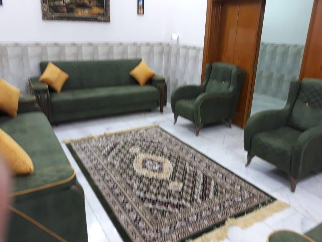 � دار للبيع – فرصة مميزة في حي الزهراء

📍 الموقع: حي الزهراء – خلف ملحق روان، ثالث دار عن الشارع الرئيسي (شارع 6)، بالقرب من حلويات منار.

📐 المساحة: 100 م²
🏠 الواجهة: 10 أمتار
🏢 الطابق: طابقين
🛏 التفاصيل:

* 3 غرف نوم
* صالة استقبال
* بناء جناي درجه اولى

⭐ مميزات العقار:

* موقع مميز جداً وقريب من الشارع الرئيسي.
* بداية حي الزهراء وقرب الروان
* مناسب للسكن أو للاستثمار

📞 للاستفسار:
مكتب جوهرة النجف للعقار

***********
