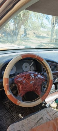 بيجو بارص 2015  كير مكينه مكفولات السعر 30  وبيه مجال قليل 07834658152