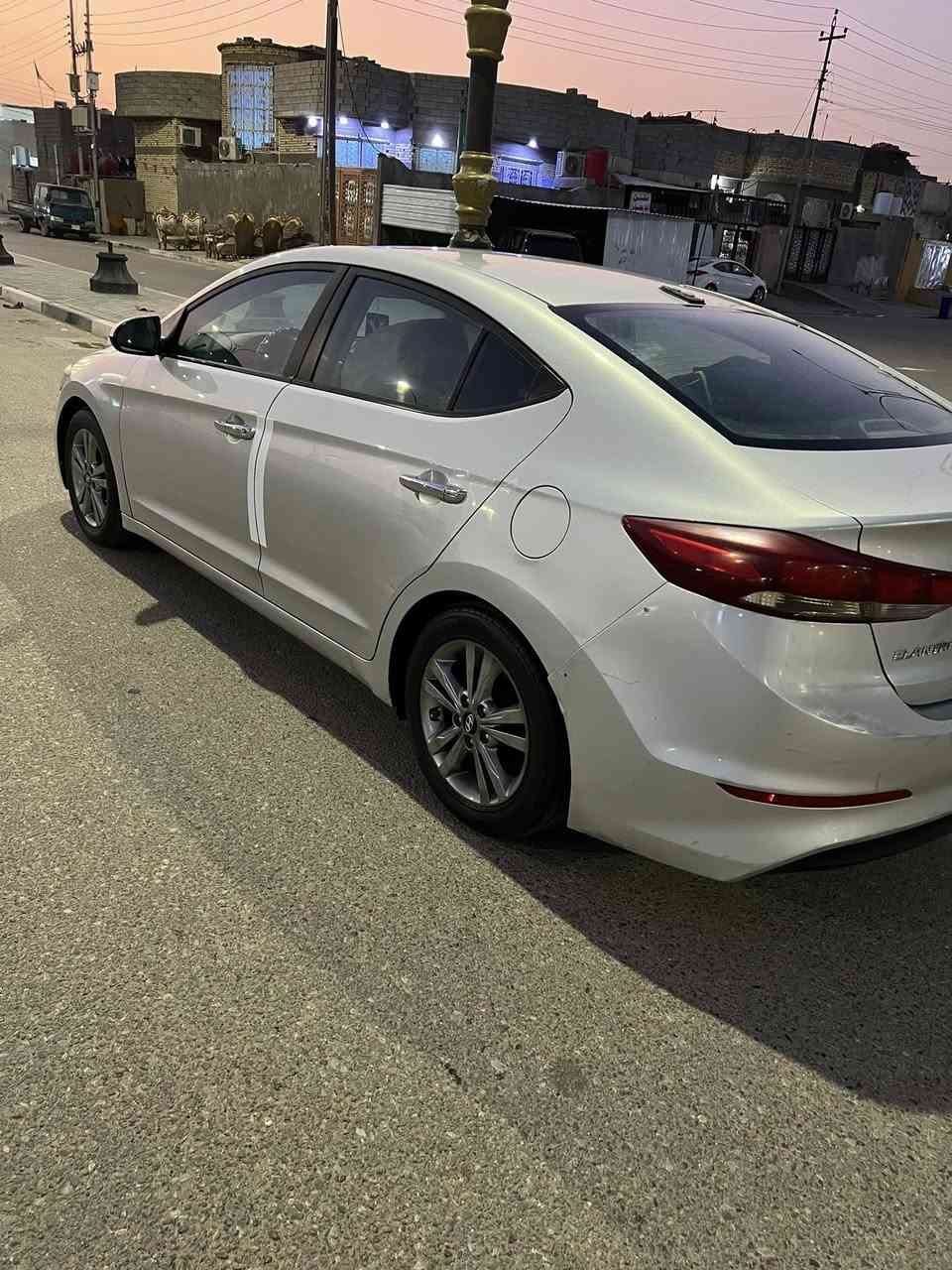 النترا 2017 وارد امريكي بيها جاملغ وبنيد وبيها ضربه خفيفه وبلعراق بيها باب مبدل والسياره جاهزه من كلشي مكينه2000 دوش رقم السياره بصره حره مكان السياره بصره السعر 109 
***********
