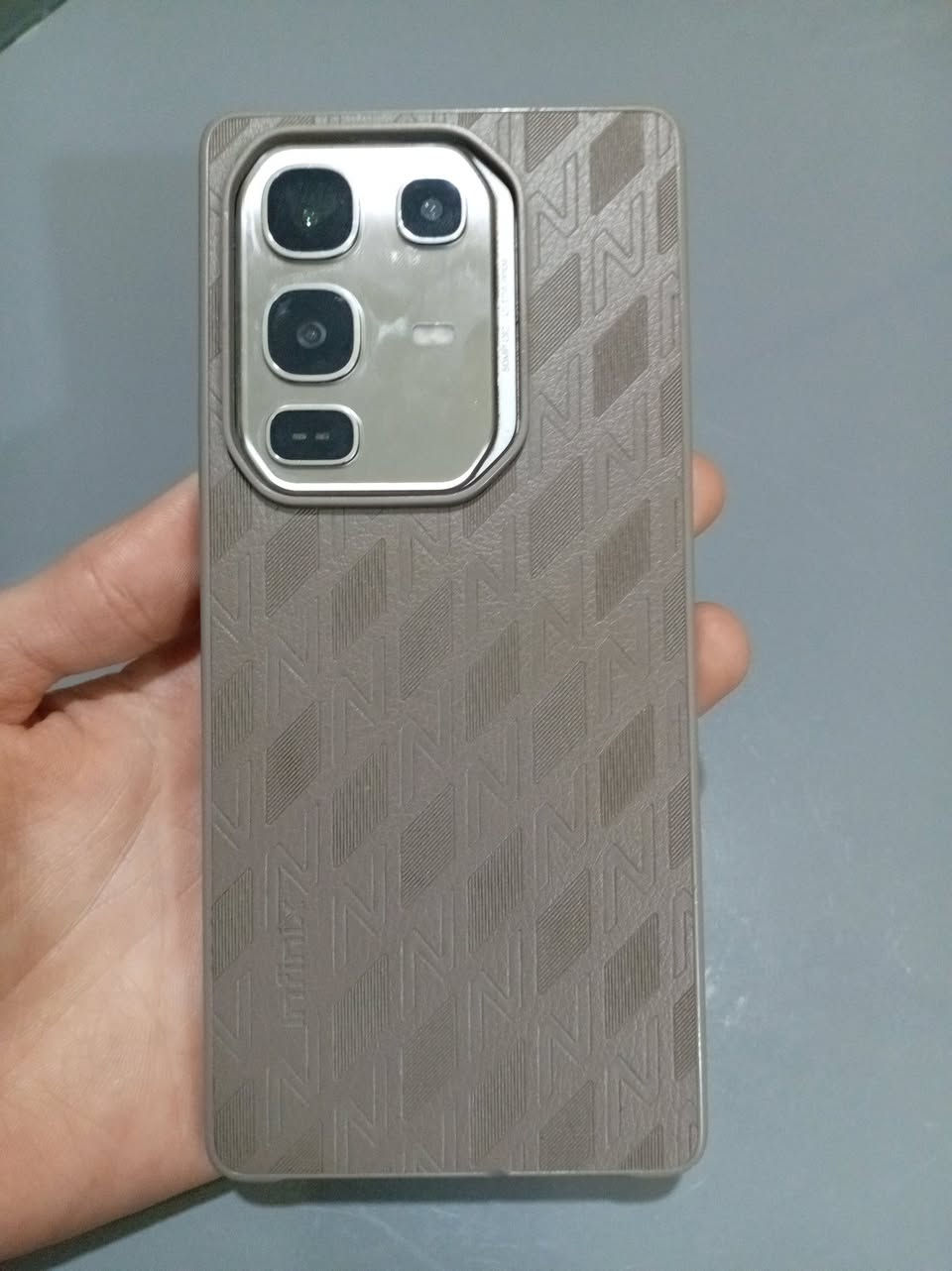 موبايل ان فنكس بلاس نضيف بس مبدل شاشه وكاله اصليه  جهال جديد
ملاحظة : بدون كارتونه
 ***********
