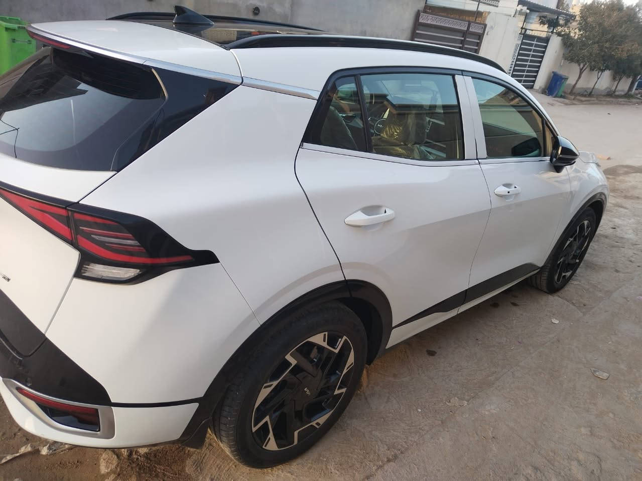 السلام عليكم كيا سبورتج جي تي لاين 2025
السياره بحاله الوكاله والضمان 
ماشيه 21 الف
فول مواصفات 1/1 
كشنات جلد / كشنات كهرباء ⚡️/ تدفئة تبريد
محرك 2000
بنوراما
تحكم ستيرن 
شاشه 
ومعروفه مواصفات ال جي تي لاين 
السياره رقم دولي هزه وسنويه جدد
السعر 260 وبيها مجال بسيط 
عنواني بغداد الدوره /*********** (مكلف ب النشر)
