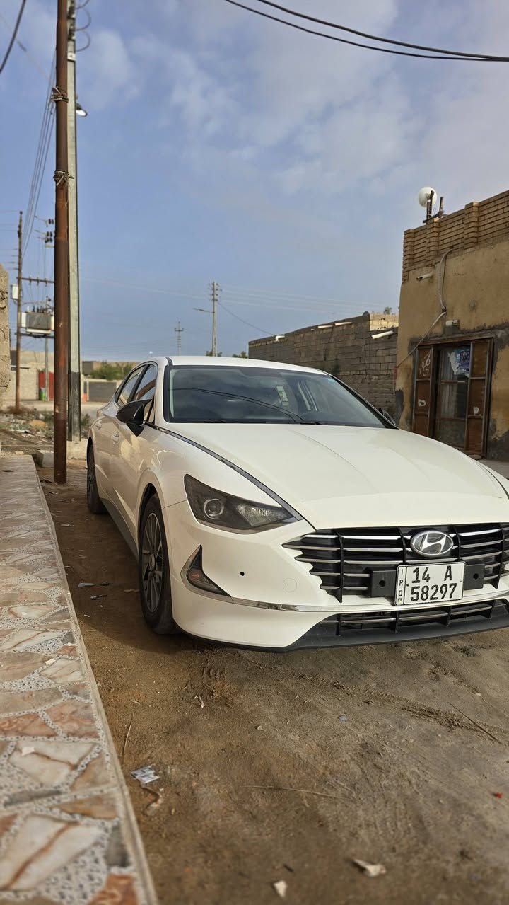 السلام عليكم
سوناتا 2020 وارد كوري غاز بلاد 

الرسميات كفالة + سنوية لل2027
الموصافات 
مري شفط 
اشاير بل مري 
تحكم ستيرن 
تبريد امامي خلفي 
اوتو هولد 
وباقي الموصافات المعروفة 
السيارة بيهة بارد بل جاملق الايسر جهت السايق بسيط كلش ومرشوش ربعة 

السعر 167 + مجالهة بسيط 
***********
