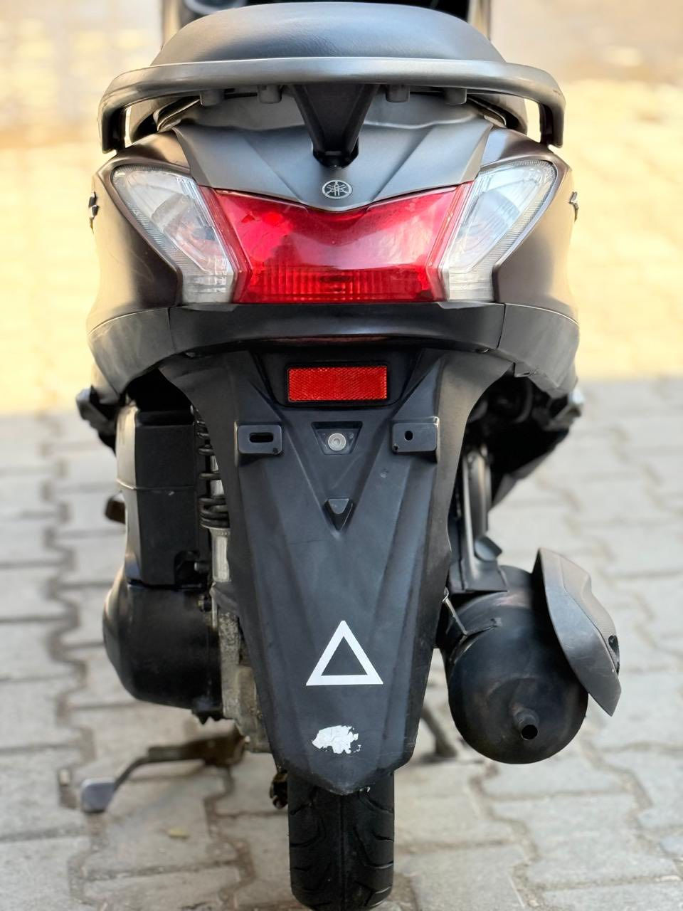 سلام عليكم
اكزز z 
دراجة جديدة جداً 
ومابيها اي نقص 
كبل تشغل وتتوكل 
ناعمة مينسمع صوتها 
مكفولة 
وين ميعجبك وديها 
ماشية شي قليل 
كلها شغالة 
مابيها اي عيب 
سعرررر مليون 100 
وبيها مجال للطيبين 
مكاني بغداد 
للاستفسار 
***********
اتصال فقط
