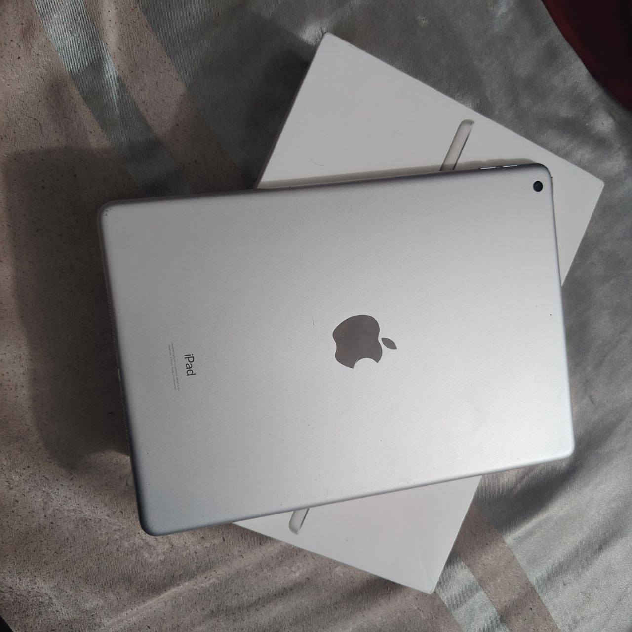 السلام عليكم
ايباد 9 بطاريته 81 جهاز نظيف نضافته 83% 
ذاكره 64 
سعره 195 وبي مجال بسيط 
*********** واتساب فقط 
كامل ملحقاته
