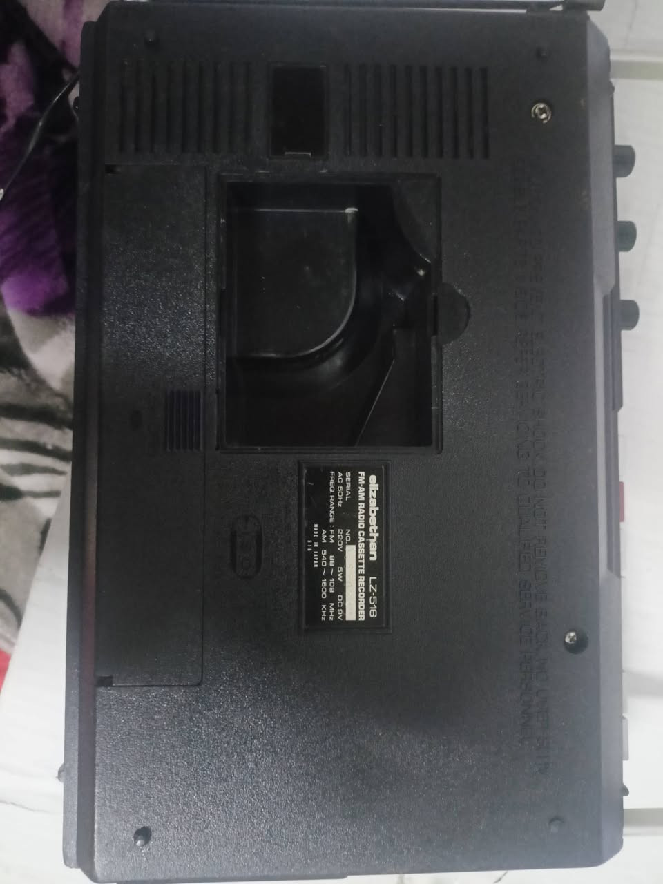 السلام عليكم راديو ومسجل نوع اليزابيثان ياباني انتاج السبعينات جهاز استعمال قليل راديو إف ام ومتوسطه شغل وتسجيل واطفاء ذاتي جهاز روعه بالعمل ***********
