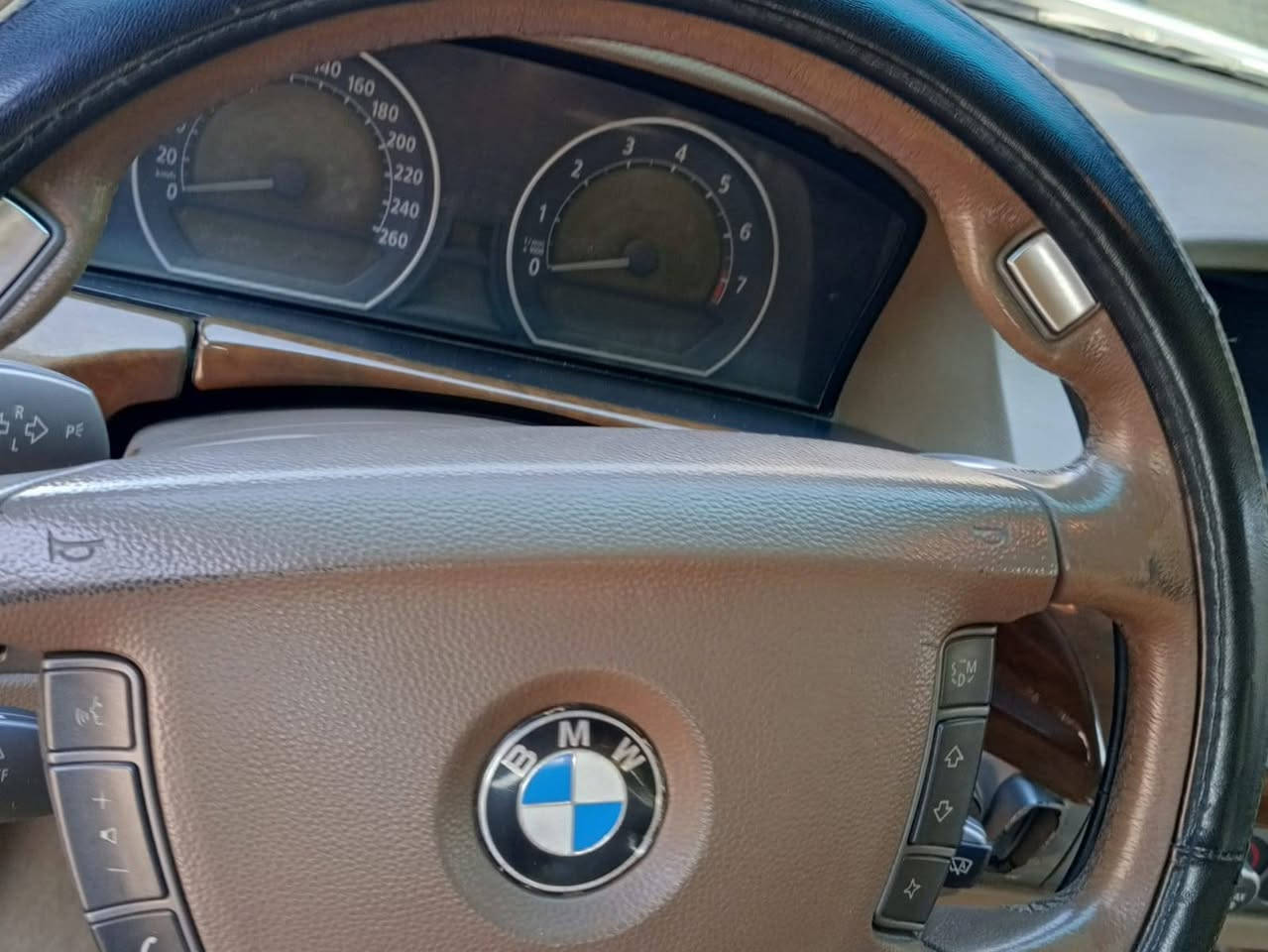 السلام عليكم ... BMW
730 ... مكينه 6V سلندر  المرغوبه طبعا ... سياره فول موصفات الاخير . واحد على واحد ... مكينه كير اكسل حداديه كفاله ... العنوان بغداد السعر 38 وبيها مجال .. غير متواجد على فيس  شراي يتصل 
***********
