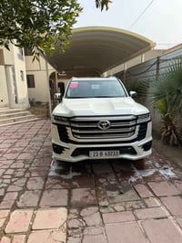 ا السلام عليكم ورحمه  عيوني لاند كروز لون ابيض شمالي  vx ماشيه ٤٠ الف ...