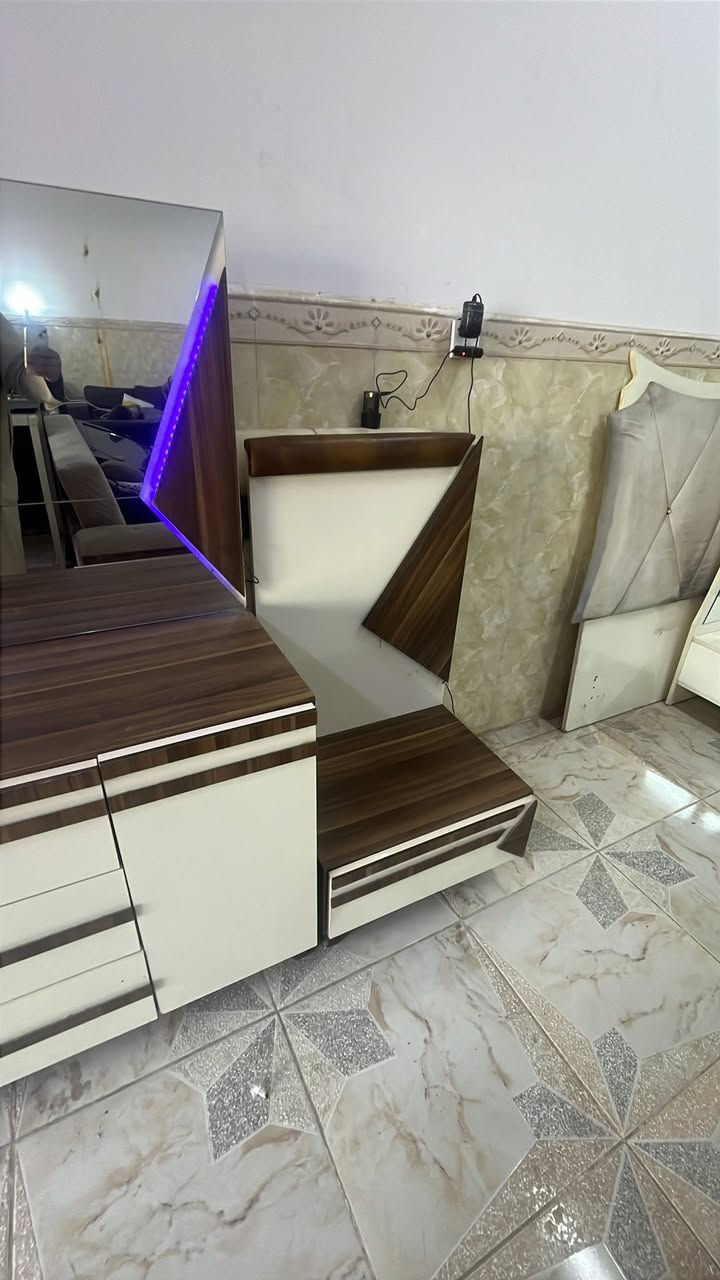 غرف نوم تركي مستعمل نضيف اخو الجديد زورونا تجدون ما يسركم للطلب والاتفسار مراسلت الصفحه او الاتصال على رقم الواتساب *********** العنوان تكريت القادسيه نهاية شارع الكراج مقابل تنزيلات الباشا
