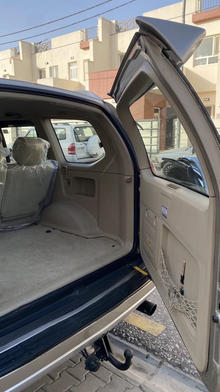 تويوتا برادو 2004
6 سلندر 
محرك 4000 
اوتوماتيك 
سبير تعليك 
كويتية 5 راكب 
دشبول صاج 
رقم أربيل إنكليزي 
السيارة مكفولة من كلشي 
المحرك ستندر و كل صرفية ماكو 
مكان السيارة نجف 
السعر 165 وبيها مجال 
يوجد واتساب 
للاستفسار 
***********
