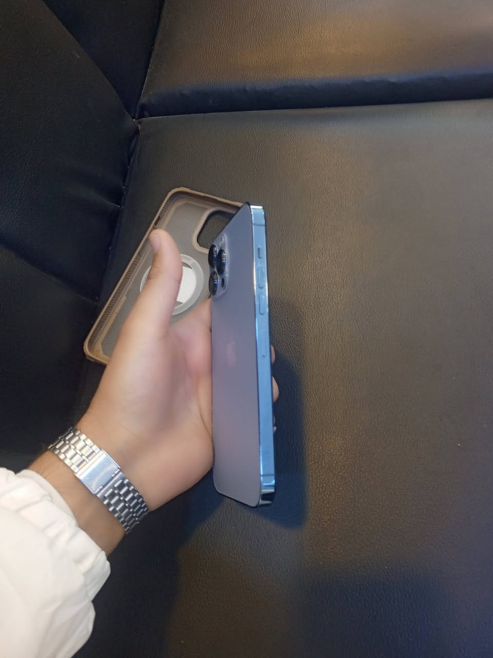 سلام عليكم
ipone 13 pro max 

لون بحري 

توقف بي Wi_fi  أخذته مصلح سواها وضرب شاشه 
 فقط تبديل شاشه يراد نت ما بي شي 
قيم بالي يرضى الله سبحانه وتعالى 

مكاني الزعفرانية 

***********
