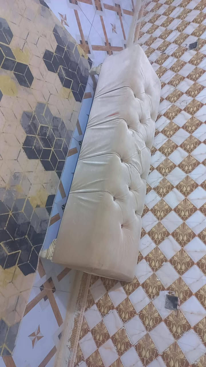 غرفة تركية اصليه مستخدمه
تجي تشوف بعينك نضافتهه وتقتنع
الغرفة تتكون من (٨)قطع 
محتاج فلوس واريد ابيعهه
للشراي اتصل على هذا الرقم 
***********
ما متواجد علفيس👍🏼
