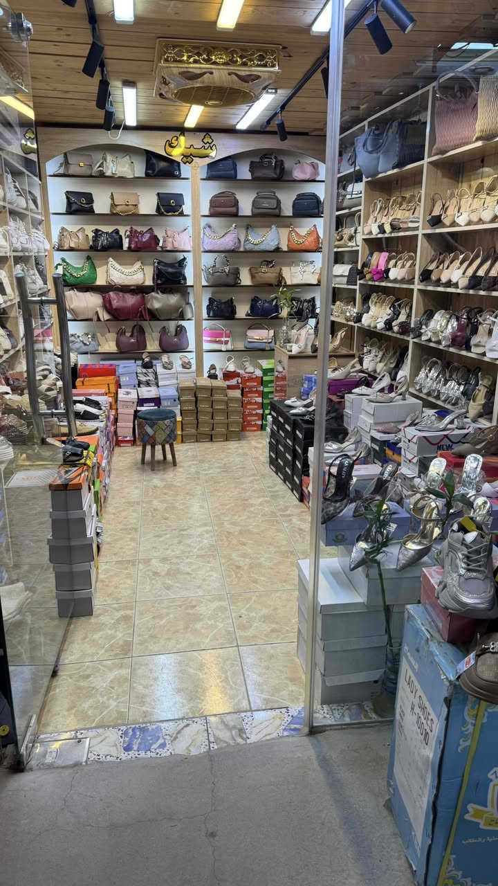 السلام عليكم 
محل احذية وجنط كامل للبيع هو وبضاعته 
العنوان شارع البلدية مجاور ازياء جمانه 
للاستفسار الاتصال ***********
