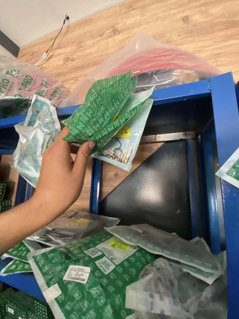 شلعه غراض للبيع 
ابيع جوه سعر القاىمة بخصم اخصم من مجموع بس ابيع شلع كل متوفر 
عنواني بغداد السيدية 
***********
الواتساب 
***********
