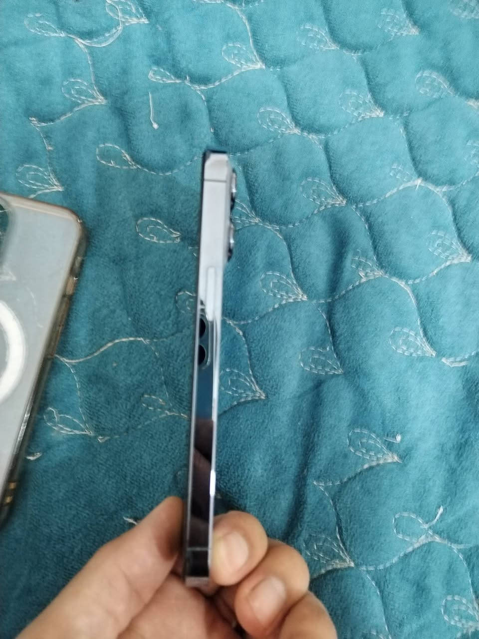 ايفون 13 برو فقط 
ذاكرة ١٢٨
مبدل شاشة ٣ خيارات
 مبدل بطارية 
تك سيم كارت  
كلو شغال 
سعر ٣٧٥  ومجال بسيط
رقم ***********
