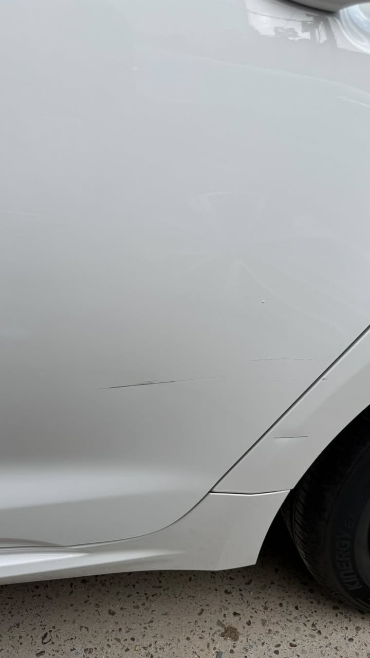 � للبيع كورلا2024 وارد الصين 🚗
▫️ اللون: أبيض

▫️ داخل: جلد اسود 

▫️ كير: أوتوماتيك

▫️ العداد: 9600 كيلو

▫️ الحالة: نظيفة جداً

✨ المواصفات:

 • شاشة

 • كاميرا خلفية

 • تحديد مسار

 • بلوتوث + USB

 • مثبت سرعة

 • دخول ذكي

 • مرايا كهرباء

 • تكييف قوي

 • إيربگ

🔥 المميزات:

 • السيارة ما تحتاج شي

 • مشيها ناعم

 • اقتصادية بالبنزين

 • فحص بأي مكان

💰 السعر: (152 ورقة)

📍 الموقع: (السيدية)

📞 للتواصل: (***********
