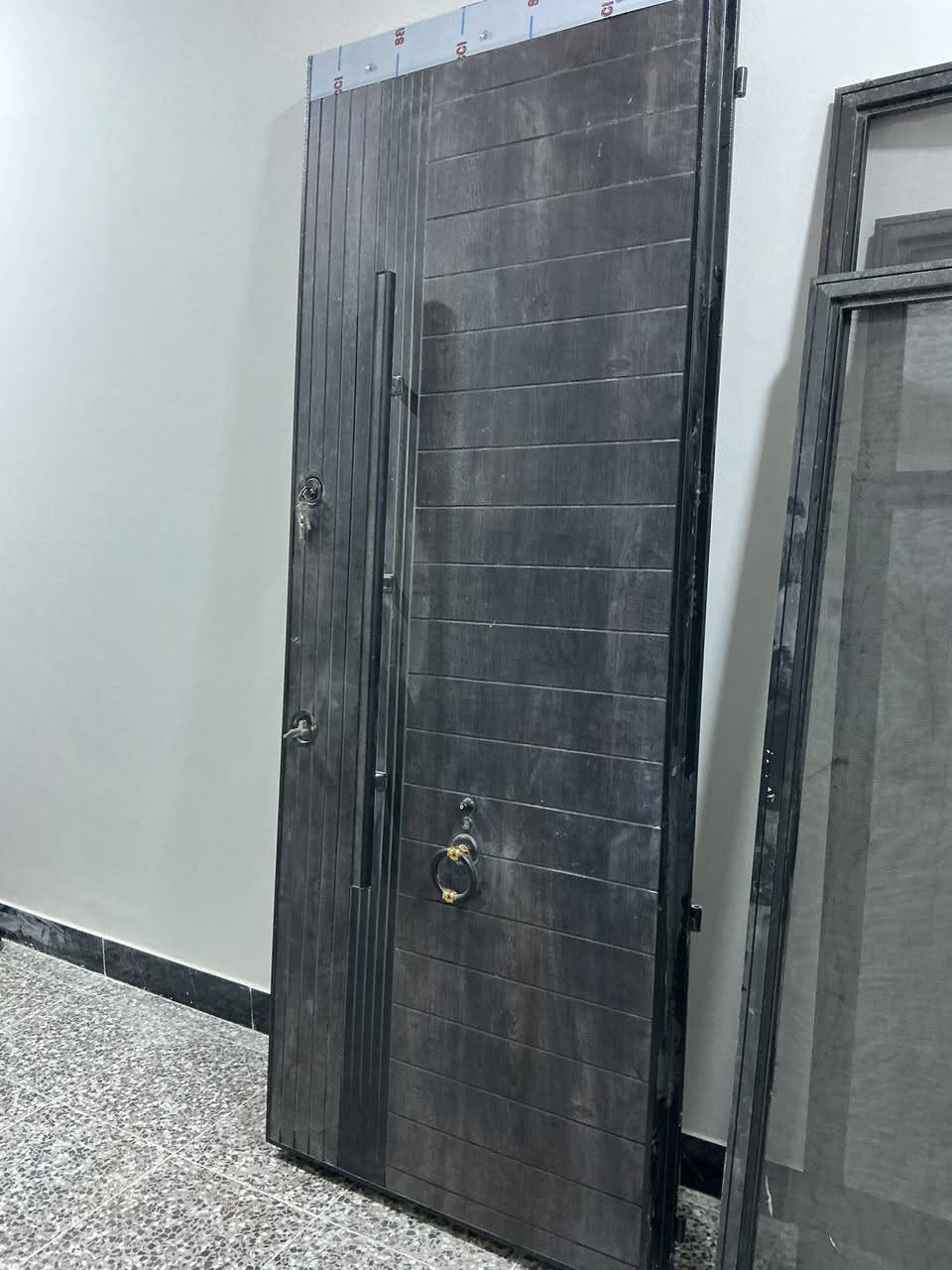 السلام عليكم باب للبيع ما مستخدمه بتاتا بعدهي بتراب الشركه ب600 وبيها مجال مكاني واسط كوت ***********
