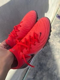 حذاء فانتوم اصلي قياس 40 السعر 30 وتوصيل مجاني واتساب 07830237699