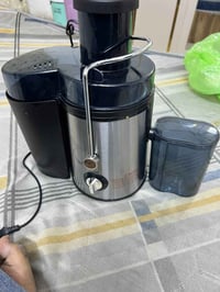 سلام وعليكم معاصره عصير تطلع العصير من جهه والقشور من جه اكتب سعر وبلع...