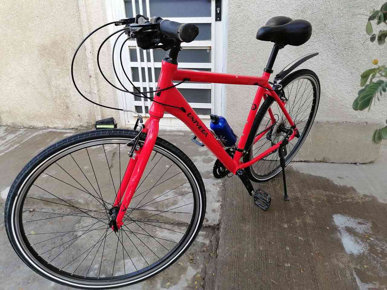 🔴🔴 دراجة الطرق السريعة
دراجة هوائية أمريكية 🇺🇸 USA من ماركة UNIVEGA C700

المواصفات :

المعدن المنيوم

الحجم 28

حجم الإطارات c700×28

حجم الفريم  M

سيستم مغير السرعات ميكروشيف ميزو

عدد السرعات 8X2

الوزن جدا جدا خفيف 

السعر  ١٦٠مكاني الدوره الاثورين ***********
