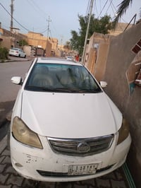 سيارة بي وأيدي موديل 13 لون ابيض كير محورة اوتوماتيك تشتغل بصمة كهربائ...