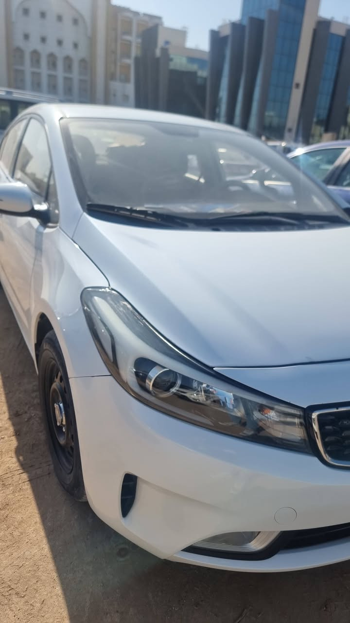 سيراتو ٢٠١٨ للبيع. بيه بارد جاملغ وباب خلفي وبيه بنيد مبدل. وحالوب ناعم بالقماره مابين.   بعد البقيه مابي شي سعر خاص
*********** مكان النجف
