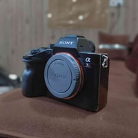 سوني A7RIII • شاتر 70ألف • شاشة لمس شغالة