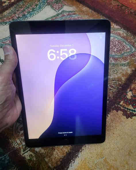 ايباد ٩ و ٦٤ كيكا 
مبدل جام فوق شاشه مع بطاريه جديده 
سعر ١١٠ الف دينار فقط لاغير 
اربيل مكاني قلعه كؤترى سلام 
*********** واتساب  مو شراي لتخابرني
