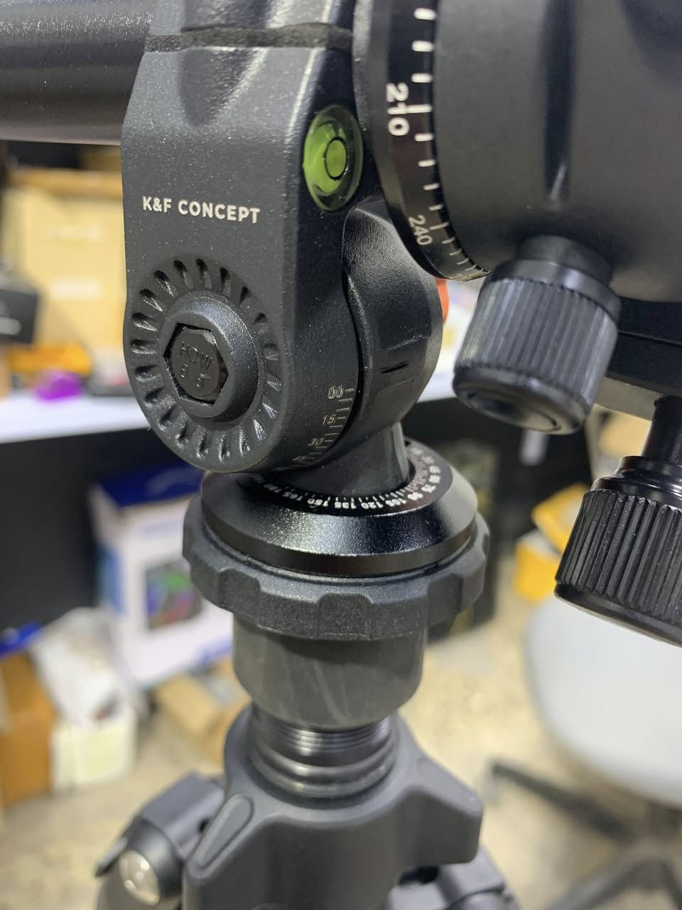 📸 ستاند تصوير احترافي ماركة للبيع 📸
متوفر ستاند تصوير قوي وثابت مع كافة ملحقاته، ارتفاعه يوصل لحدود متر ونص تقريباً.
✅ مناسب للكاميرات، رنكات الإضاءة، والموبايل
✅ خفيف وسهل الحمل والتنقل
✅ قابل للتعديل بالطول حسب حاجتك
✅ قاعدة ثابتة وتوازن ممتاز
✅ رأس متحرك للتحكم بالزاوية
مناسب للمصورين، صناع المحتوى، البث المباشر والمحلات.
💰 السعر مناسب
📩 للاستفسار تواصل على الخاص او واتساب ***********
