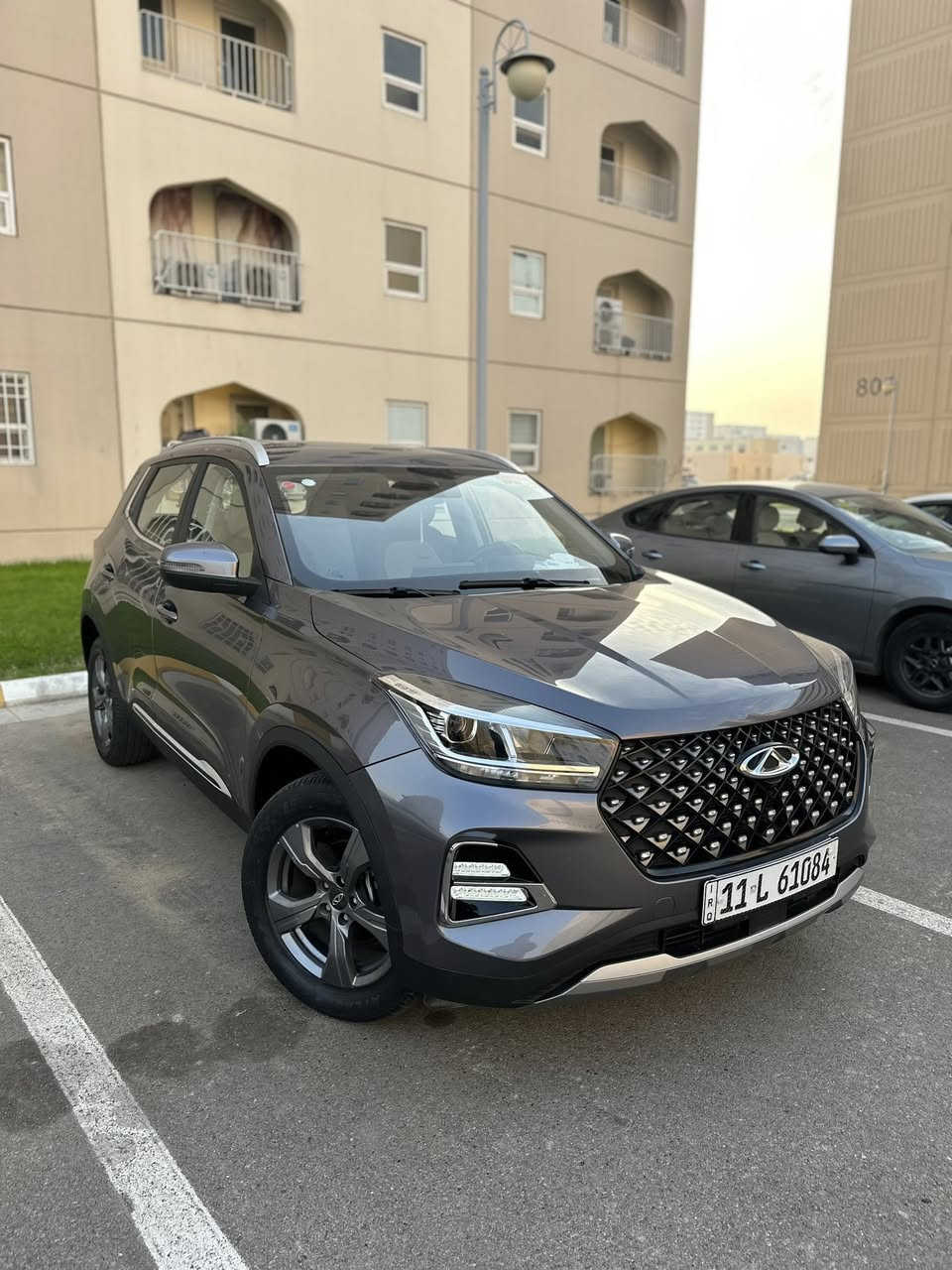🚗 للبيع Chery TIGGO 4 PRO LUX موديل 2024 🚗
🔹 الفئة: LUX (أعلى فئة)
🔹 المحرك: 1.5L بنزين
🔹 القير: أوتوماتيك CVT
🔹 الدفع: أمامي FWD
🔹 الاستهلاك: اقتصادي جداً بالوقود

🛋️ المواصفات الداخلية:

✅ مقاعد جلد فاخرة
✅ تحكم كهربائي بالمرايا
✅ شاشة لمس كبيرة
✅ شاشة عدادات رقمية
✅ دعم Apple CarPlay & Android Auto
✅ بلوتوث + USB
✅ نظام تشغيل ذكي
✅ تحكم بالمقود (ستيرنغ كنترول)
✅ مثبت سرعة
✅ تكييف هواء أوتوماتيك
✅ فتح وتشغيل بدون مفتاح (Keyless)
✅ زر تشغيل Start/Stop ( بصمة )
✅ إضاءة داخلية أنيقة
✅ مقاعد خلفية قابلة للطي
✅مقاعد امامية كهربائية
🛡️ أنظمة الأمان:

🛑 ABS مانع انغلاق الفرامل
🛑 EBD توزيع قوة الفرامل
🛑 ESP نظام الثبات الإلكتروني
🛑 TCS نظام التحكم بالجر
🛑 وسائد هوائية أمامية
🛑 حساسات أمامية وخلفية
🛑 كاميرا خلفية عالية الدقة
🛑 نظام مراقبة ضغط الإطارات TPMS
🛑 مساعد الانطلاق على المرتفعات

✨ المواصفات الخارجية:

⭐ جنوط ألمنيوم رياضية
⭐ إضاءة LED أمامية وخلفية
⭐ نهاري LED
⭐ مرايا جانبية كهربائية مع إشارات
⭐ فتحه سقف 
⭐ جناح خلفي
⭐ قضبان سقف
⭐ زجاج كهربائي كامل

📄 الحالة : ممتازة جداً وكالة 
ماشية 11,000
جاهزة لأي فحص سونار
📍 الموقع : بغداد بسماية
💰 السعر : 140 ورقة وبيها مجال

📞 للاستفسار : ***********
 أو مراسلة الخاص
