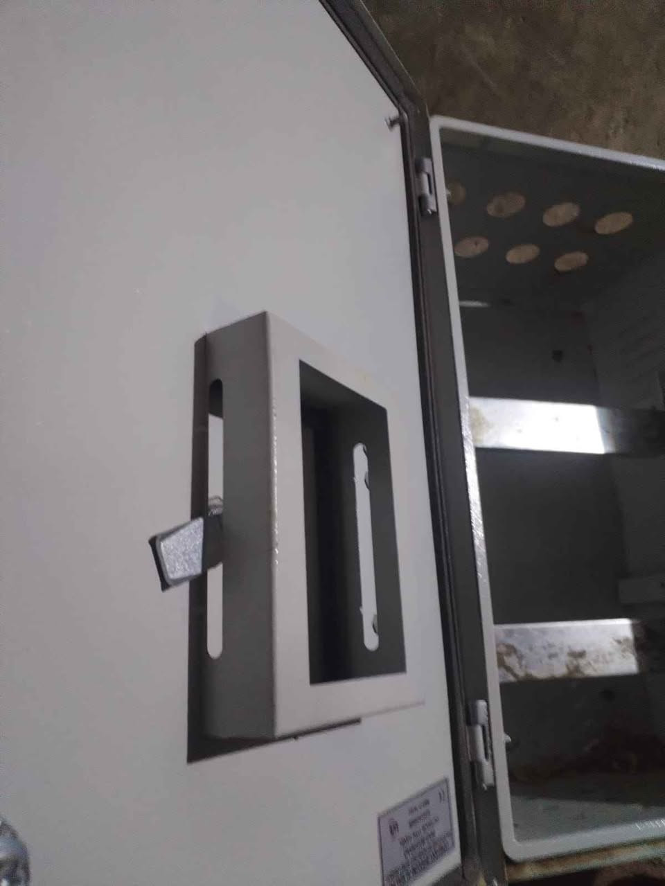 اجهزة محولة 250  وفواصل جديدة بالباكيت للبيع
استفسار
*********** تكريت, صلاح الدين
