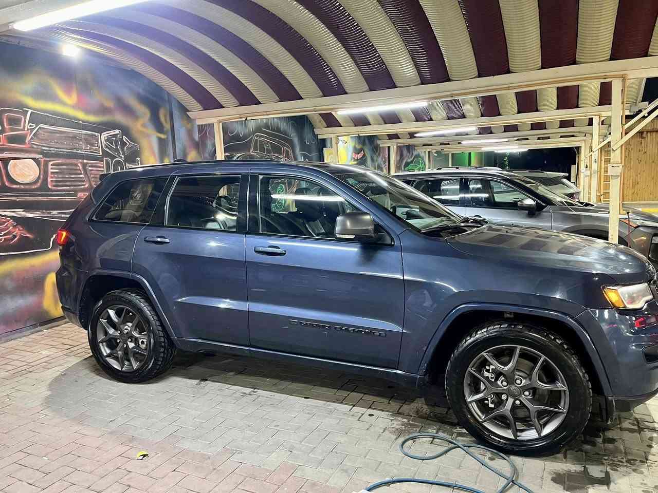 🚗 للبيع:  JEEP CHEROKEE 2021 GRAND

Limited 2021

المواصفات:

• اللون: Cher Blue
• المحرك: 3.6L V6 بنزين
• العداد: 59,000 ميل فقط
• فتحة بانوراما
• كشنات جلد أسود مع تبريد وتدفئة
• ستيرن مع تدفئة
• رادارات أمامية وجانبية
• تشغيل عن بعد + بصمة أبواب
• جنطة كهربائية
• شاشة كبيرة + فول تحكمات
• تحديد مسار + مثبت سرعة

الحالة:

• حادث خفيف في المقدمة (جاملغ يسار + بنيد)
• بدون فتح أي إيرباغ
• الراديتر سليم
• الضرر خارجي فقط 
• السيارة نظيفة وجاهزة للاستعمال

📍 الموقع: النجف الأشرف
💰 السعر المطلوب: 285$ مع مجال بسيط
📞 للتواصل: ***********
